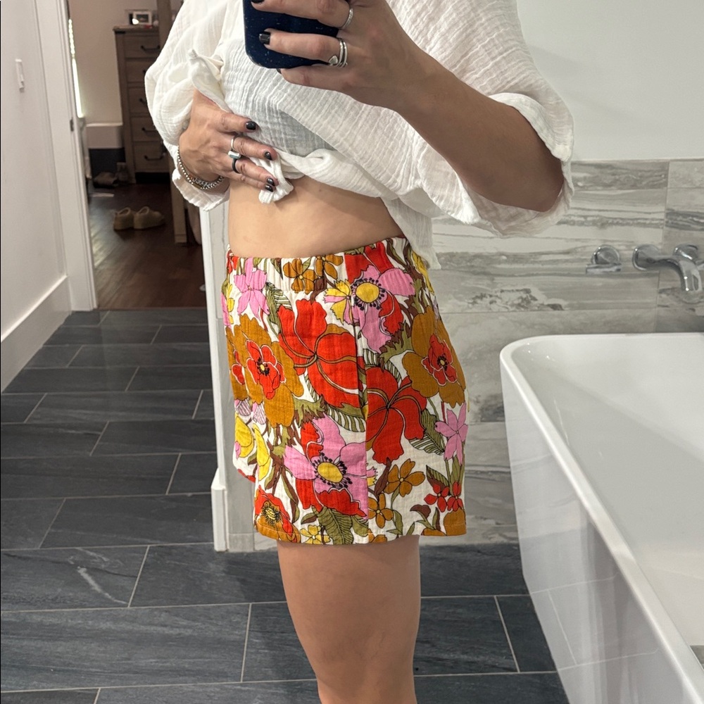 MUMU floral shorts - Picture 8 of 9